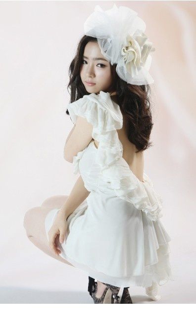 婚纱美女申世京性感迷人写真