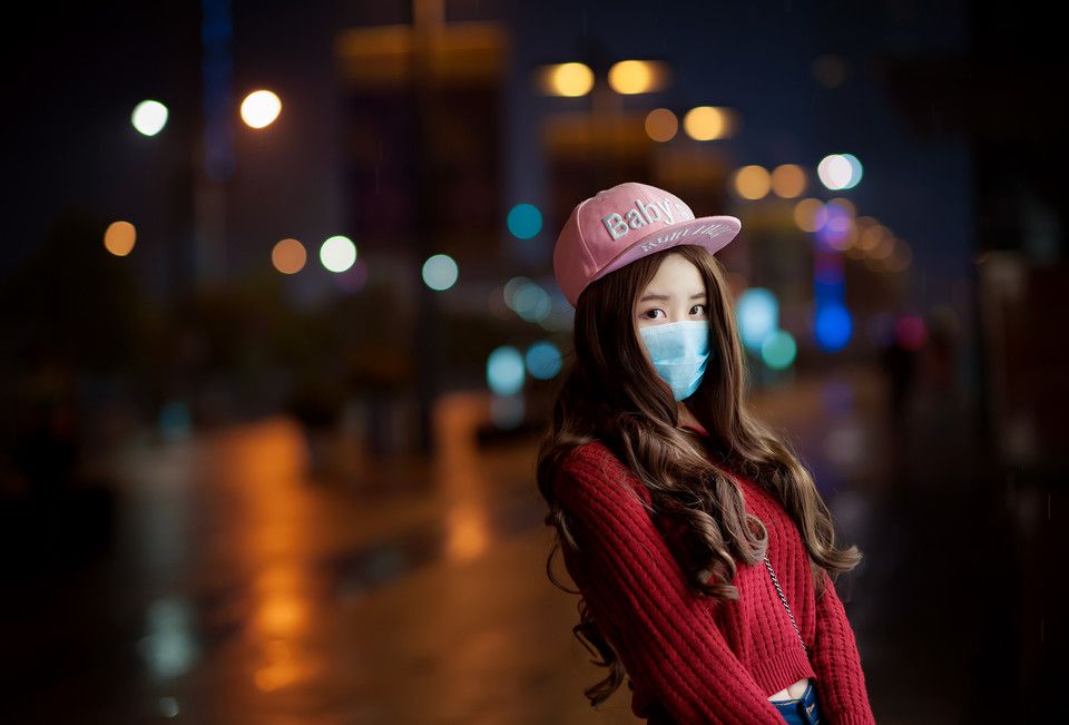 清纯萌妹子夜拍似精灵