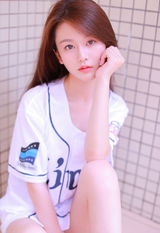 校园火辣帅气小太妹雪肌长腿白丝风骚写真
