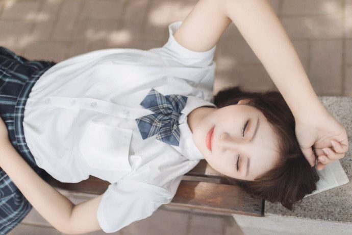校园黑丝美女格子裙制服挑逗诱惑写真图片