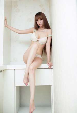甜美混血美女洁白美臀勾人私房写真