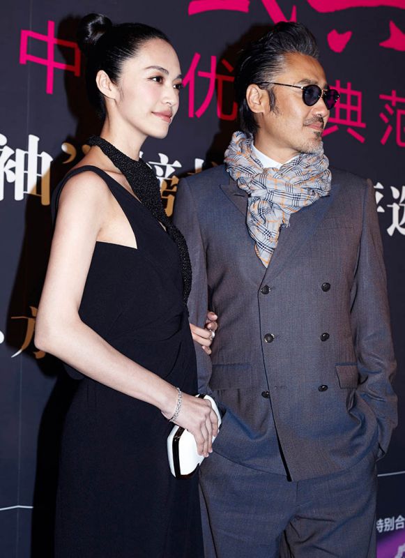 美女明星姚晨性感美背迷人高清图片
