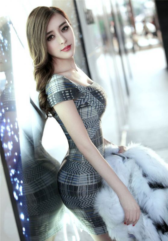 妖娆美少女美臀爆乳迷人写真