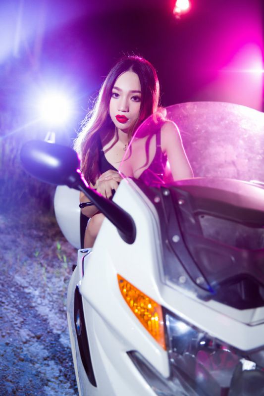 性感红唇美女高清私房照