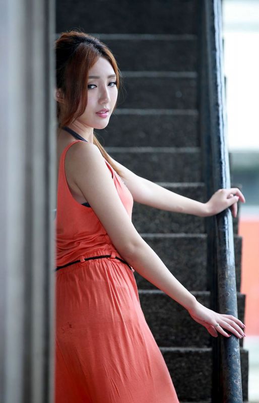 性感嫩模街拍写真图片