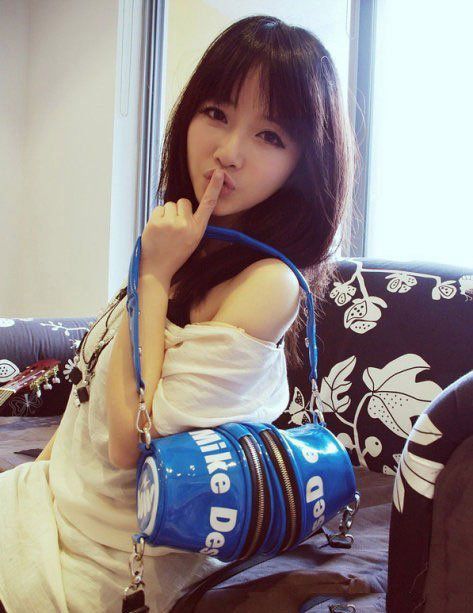 萌妹子私房沙发秀美腿写真