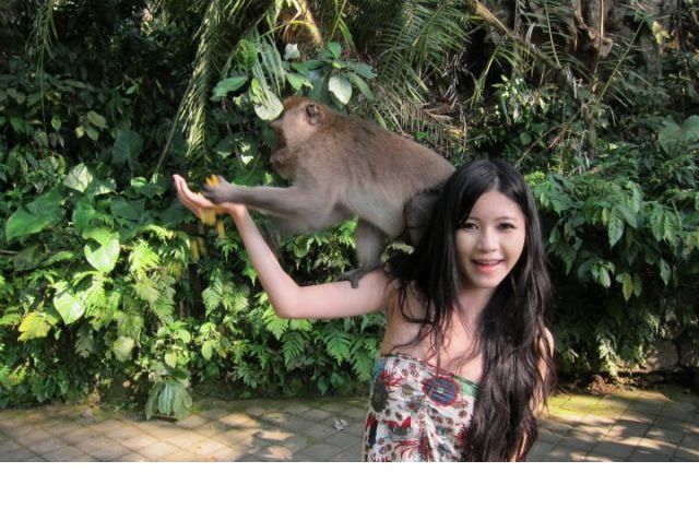 性感美女陈维芊遭袭胸诱人图集