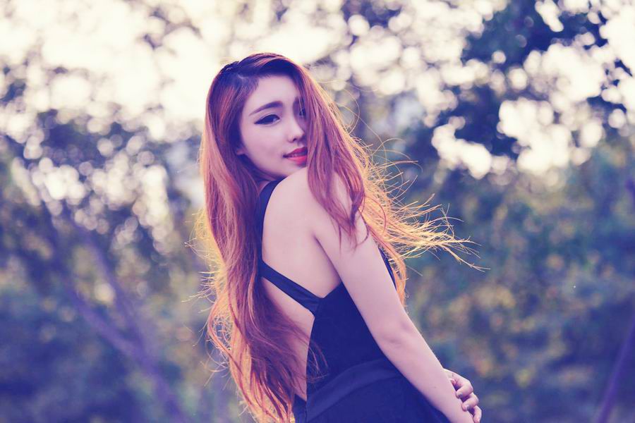 夏日小美女唯美户外拍摄写真