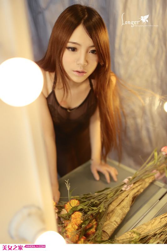黑色透视装美眉私房性感写真