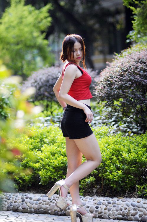 妖娆酷女郎美臀大胸诱惑