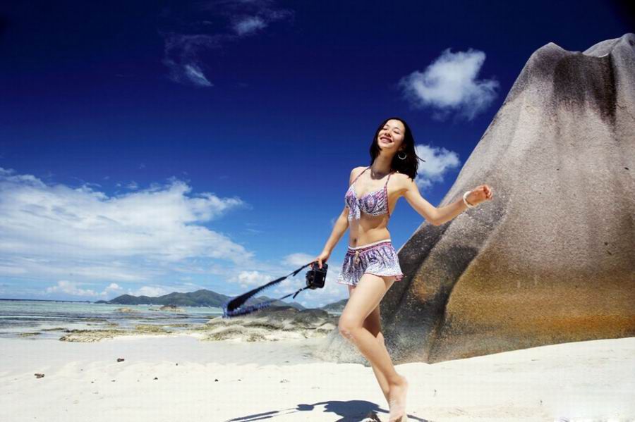 素颜美女江一燕海滩比基尼写真
