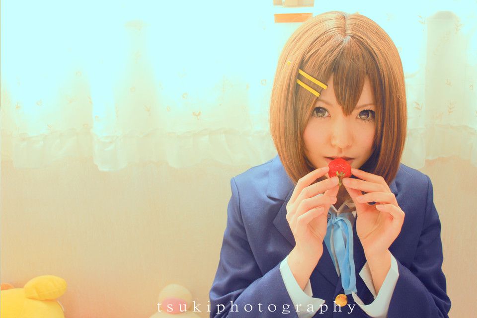 轻音少女cosplay写真显甜美笑容