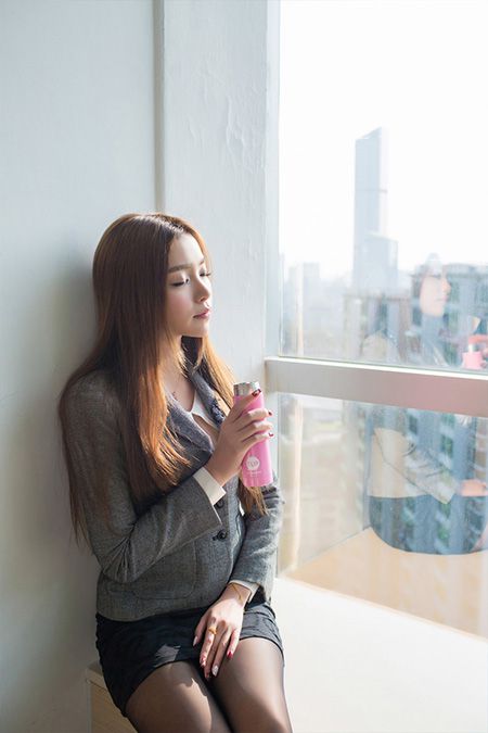 黑色丝袜美女办公室内绝美诱惑