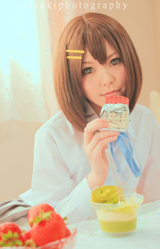 轻音少女cosplay写真显甜美笑容
