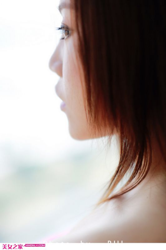 粉色睡衣美眉私房性感写真