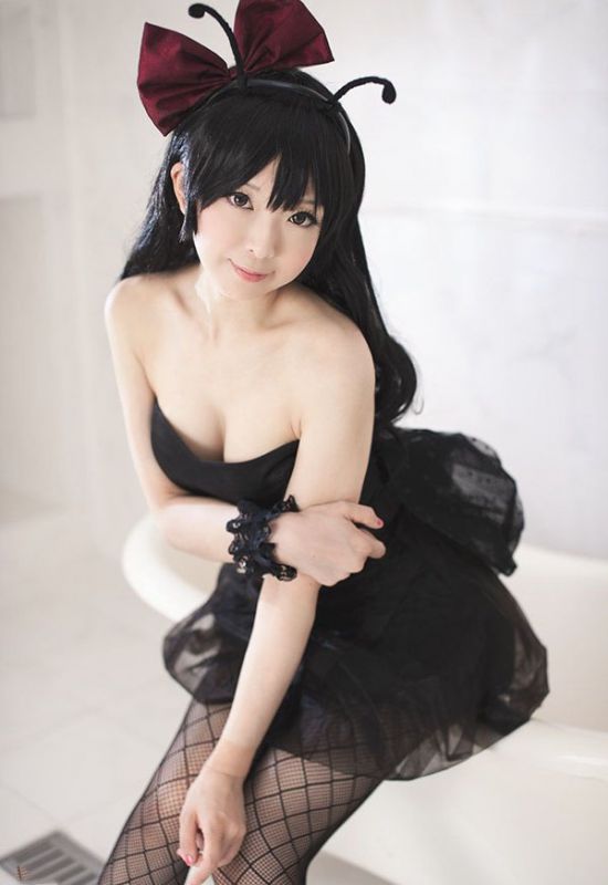 肤白貌美大眼长腿美女极具暧昧诱惑