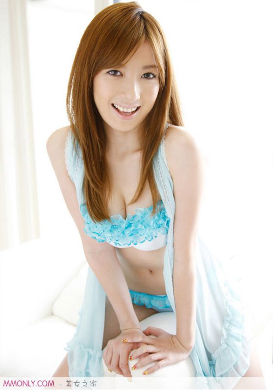 日系蕾丝内衣翘臀美女诱惑写真
