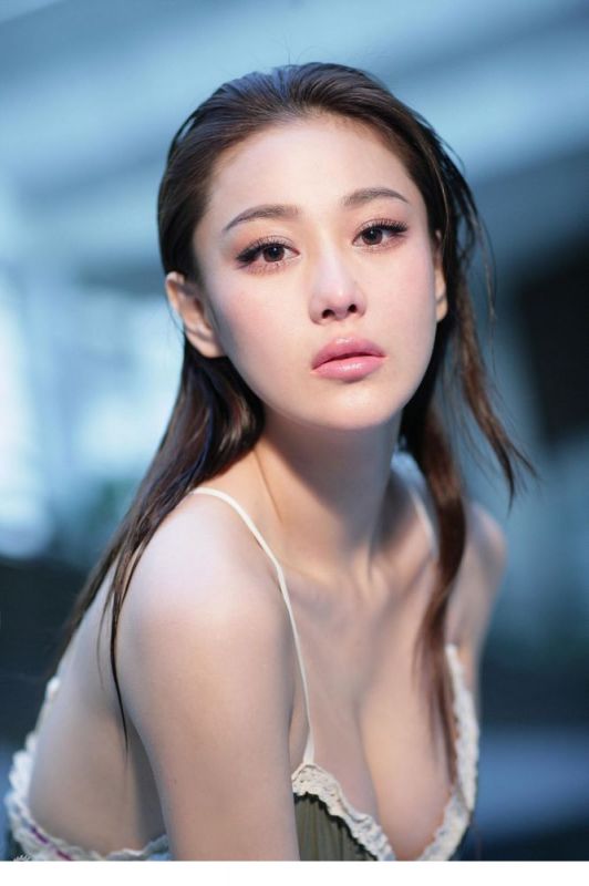 张馨予泳装秀美臀爆乳
