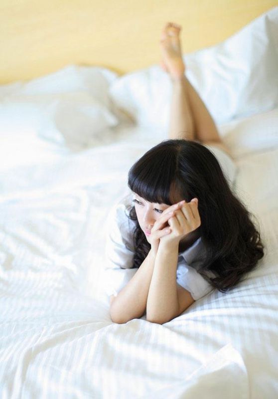 纯白萌妹子私房秀美腿写真