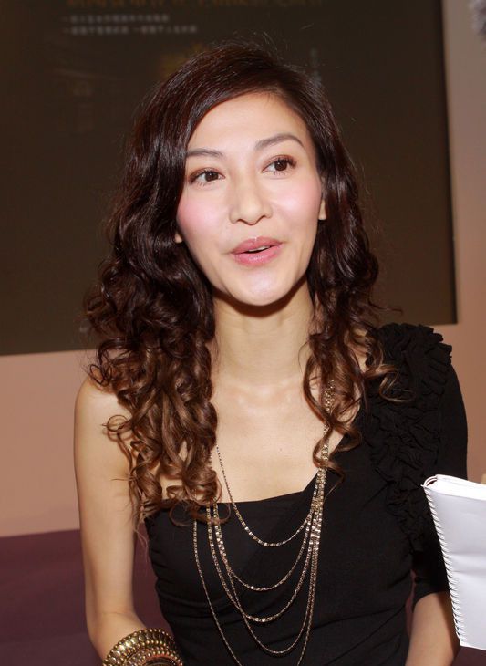李彩桦黑色透视装活动照