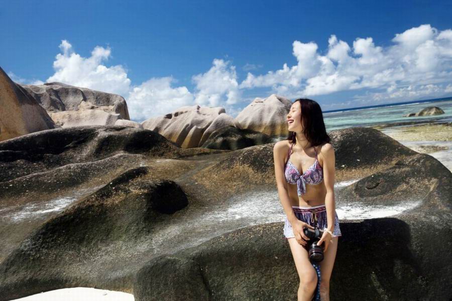素颜美女江一燕海滩比基尼写真