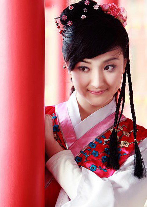 殷叶子颠覆清纯秀妩媚