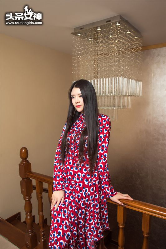 御姐美人林蕾红唇妖艳惹火网格袜美腿诱人私房照