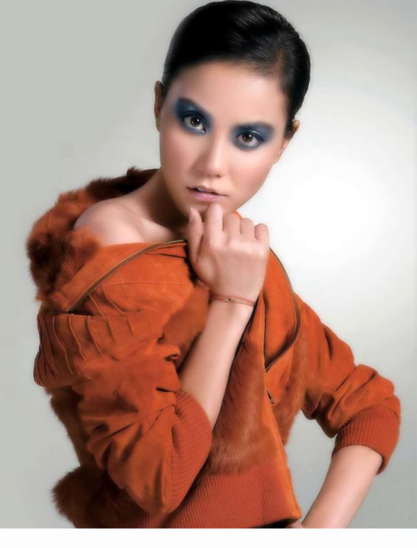 天后王菲妖娆红唇性感写真