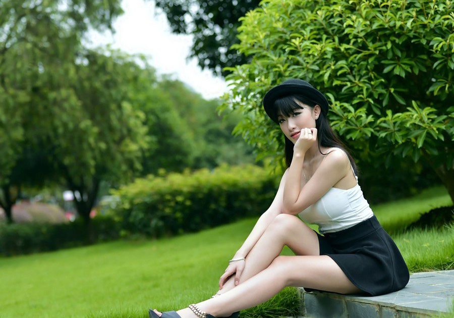 吊带短裙校花小清新迷人写真