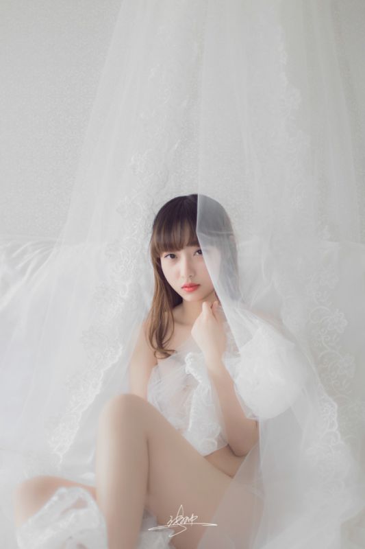 妖娆美女白纱美臀诱惑