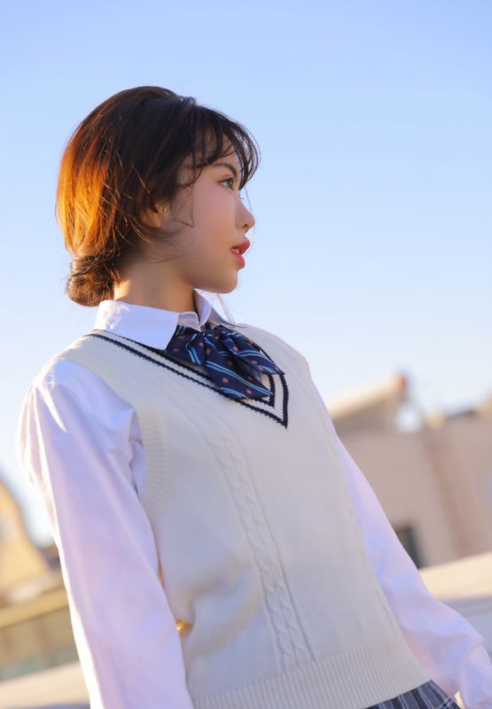 美女校花私房妖娆制服黑丝美腿诱惑性感图片