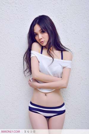 性感美女艾米丽苗条大胸妩媚诱惑大片