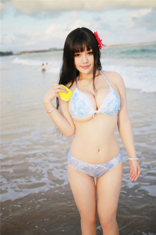 秀人模特可儿巨乳翘臀沙滩唯美写真