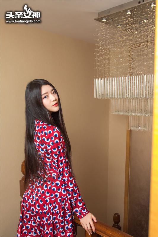 御姐美人林蕾红唇妖艳惹火网格袜美腿诱人私房照