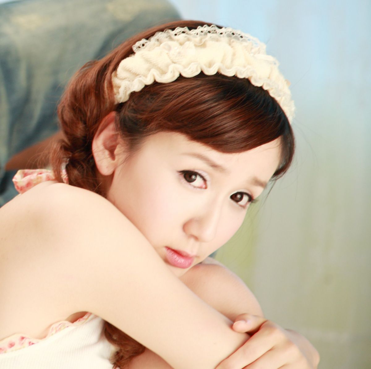 娄艺潇甜美可人高清写真