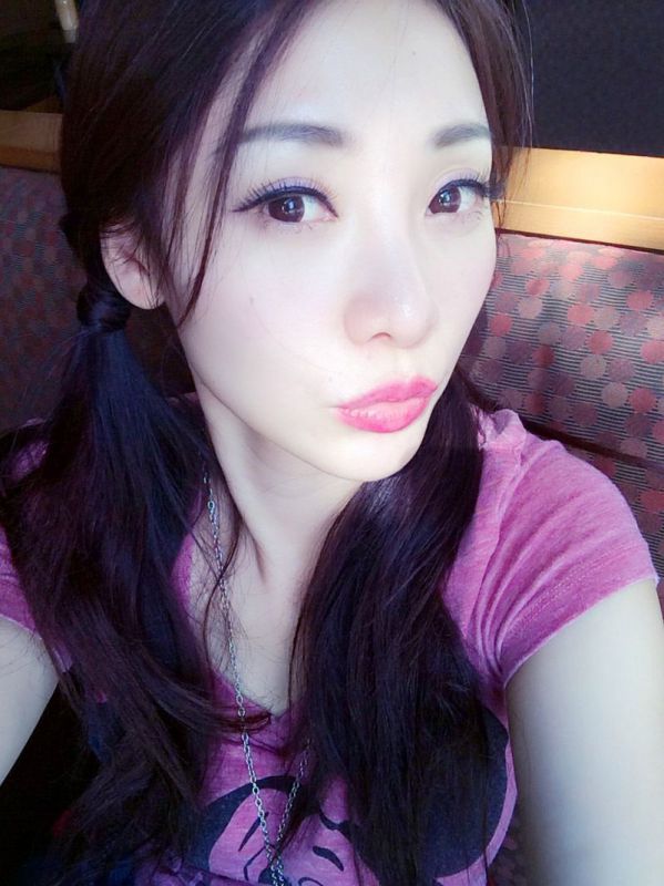性感女星柳岩国外度假私房照
