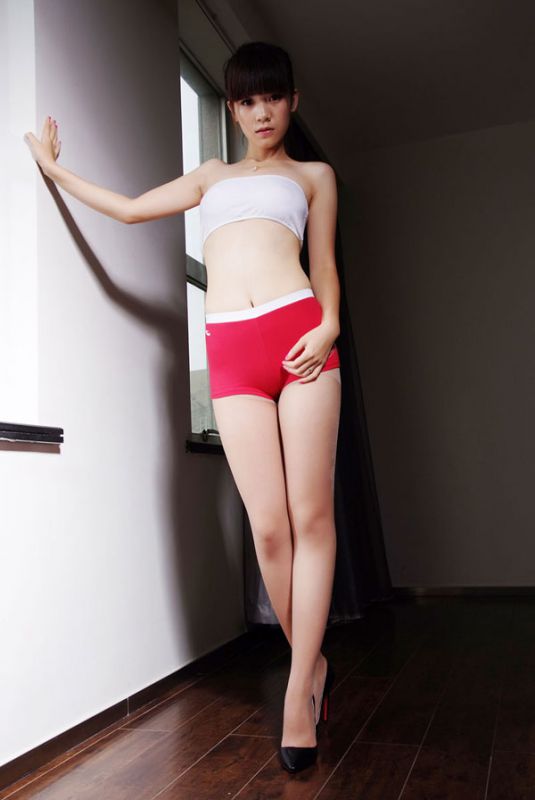 高跟丝袜长腿美女诱人写真