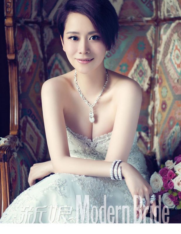 女星海清裹胸婚纱性感写真