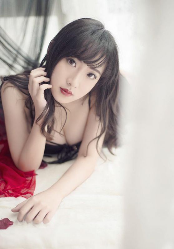 性感大胸萌妹子私房诱惑写真
