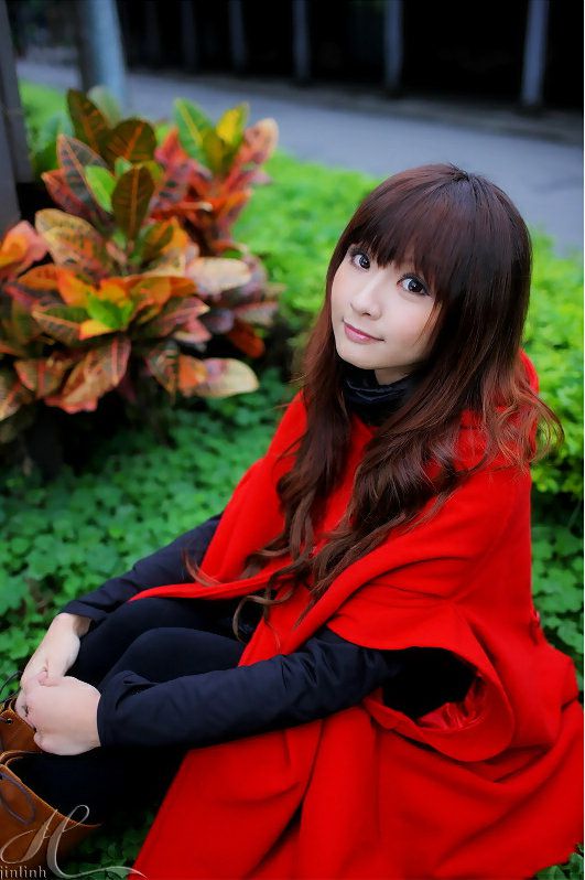 90后甜美萌妹子迷人写真