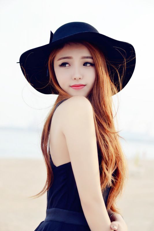 夏日小美女唯美户外拍摄写真