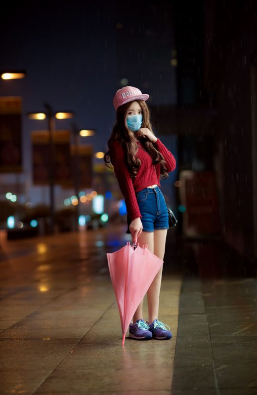 清纯萌妹子夜拍似精灵