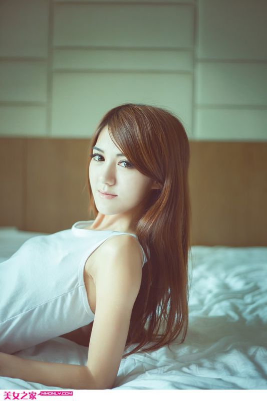 慵懒小美女可爱高清写真