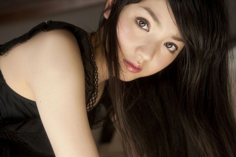 大胸萌妹子比基尼沙滩写真