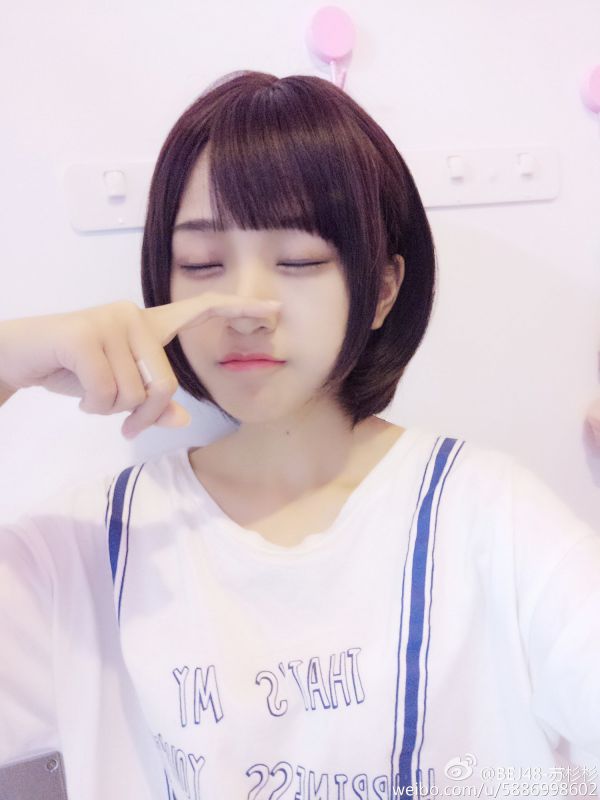 中国偶像团体成员苏杉杉微博自拍图片