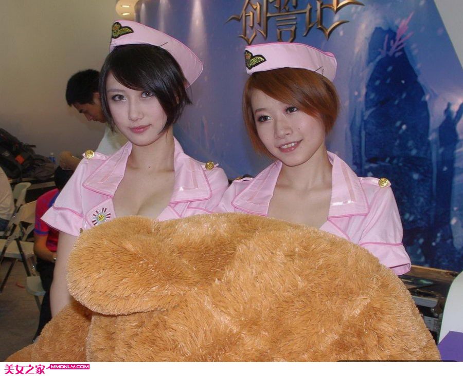 街拍90后性感美女护士诱人写真