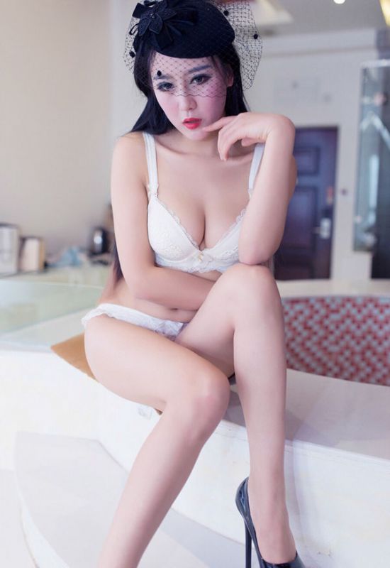 大胸美女少妇内衣诱惑