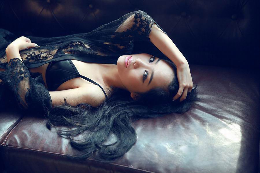妩媚美模性感迷人写真