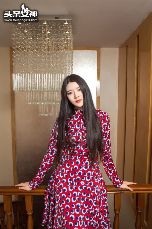 御姐美人林蕾红唇妖艳惹火网格袜美腿诱人私房照