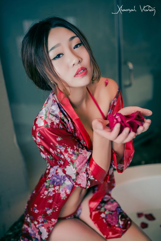 嫩模Amber性感美胸私房诱惑写真